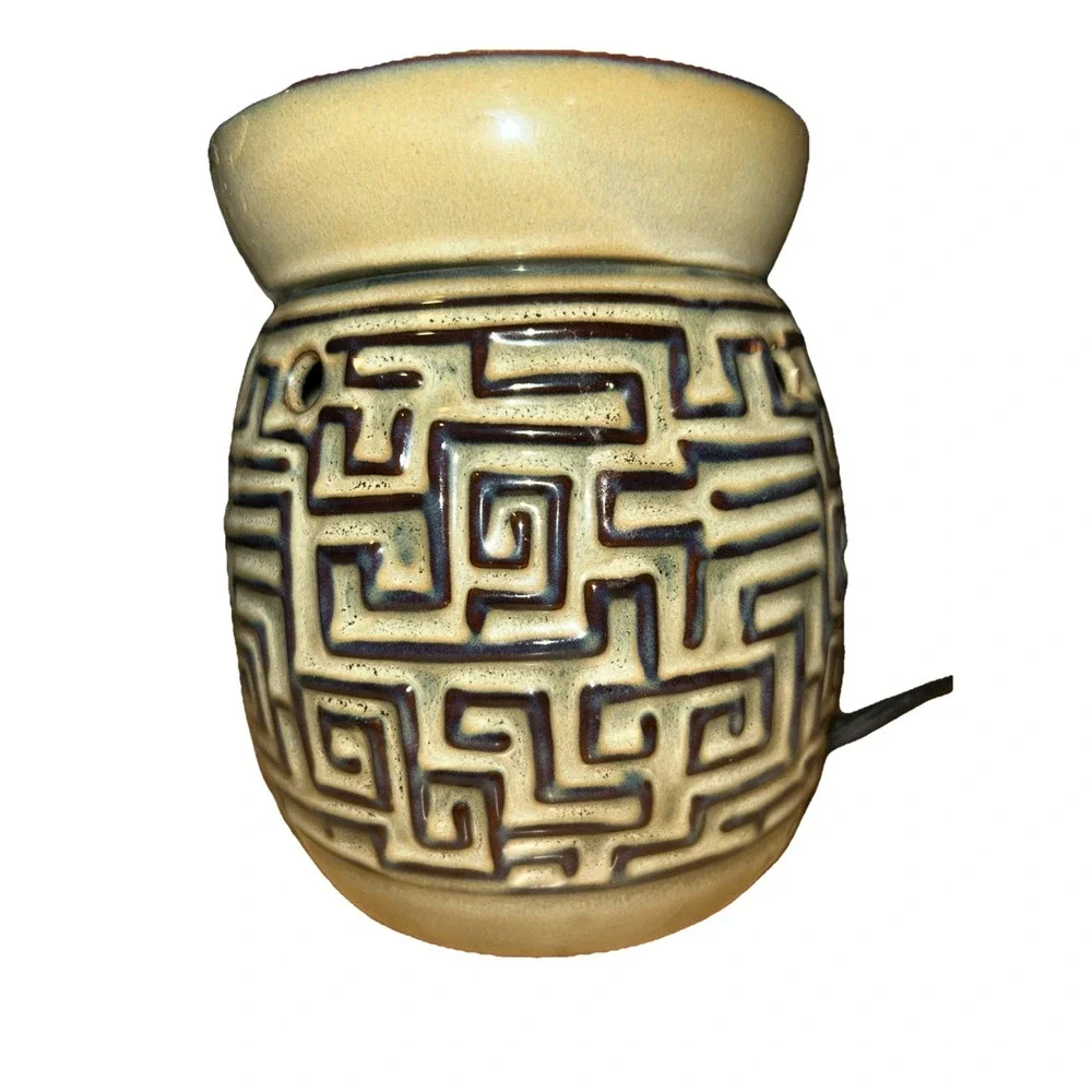 Scentsy Labyrinth Green Maze Full Size Warmer Ceramic Crock Pot Design Retired